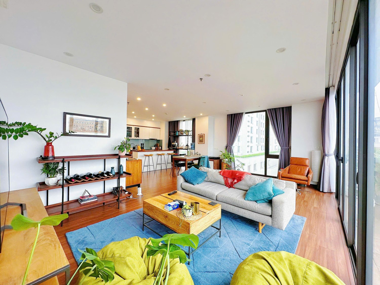 Spacious 3 bedroom apartment with balcony for rent on Tu Hoa, Tay Ho