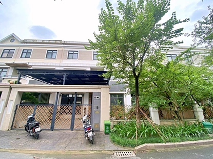 Spacious 5 Bedroom Villa in Starlake New City 