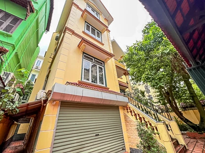 Elegant 4-bedroom villa with spacious courtyard in Tay Ho