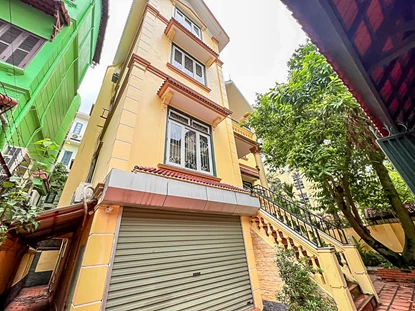 Elegant 4-bedroom villa with spacious courtyard in Tay Ho