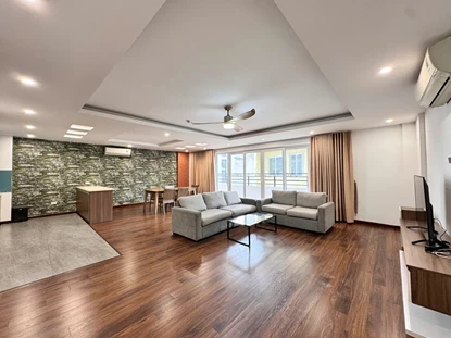 Spacious 3-bedroom apartment with a HUGE living room on Xuan Dieu Street in Tay Ho