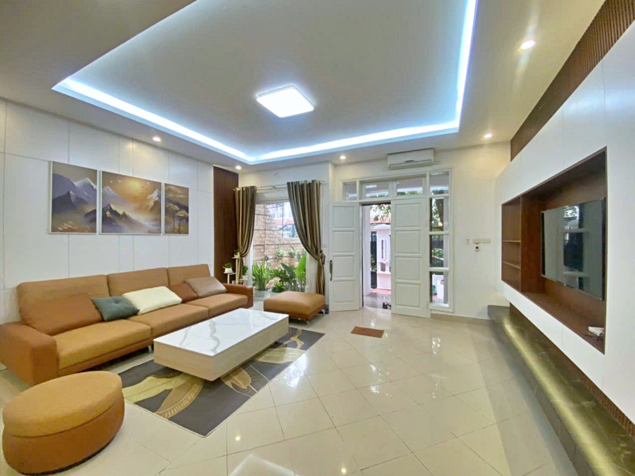Spacious 4 bedrooms villa for rent near UNIS, Ciputra compound, Hanoi