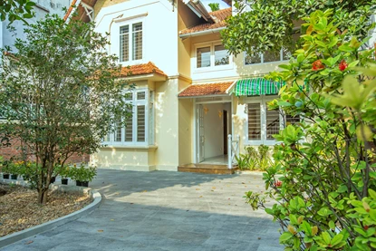Massive 4-bedroom villa with Front Yard in Tay Ho