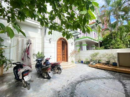 Stylish and unique modern 4-bedroom house in the heart of Tay Ho