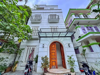 Stylish and unique modern 4-bedroom house in the heart of Tay Ho