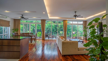 Wonderful 4 bedrooms apartment for rent with direct car access on Au Co, Tay Ho, Hanoi 