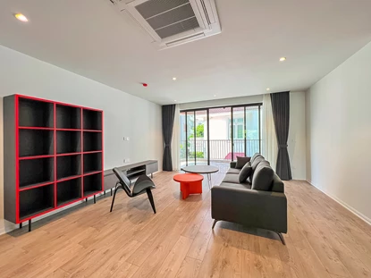 Modern 3 bedroom apartment on To Ngoc Van street, just a few steps from the park and west lake