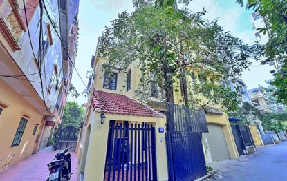 Newly renovated 3-bedroom house for rent in Dang Thai Mai