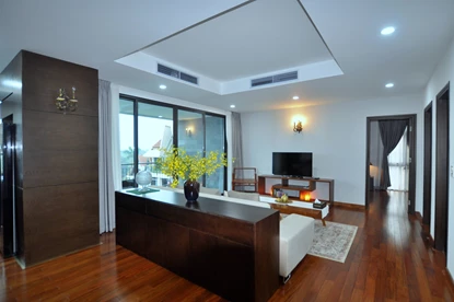 Modern and bright 4 bedroom apartment for rent in Dang Thai Mai, green view and near the lake