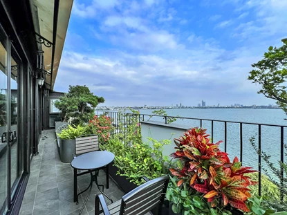 Lake view and luxurious 1 bedroom apartment for rent in Quang Khanh, Tay Ho