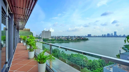 Lake view apartment with 2 bedrooms and a spacious balcony for rent on Xuan Dieu street, Tay Ho