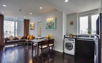 Bright 1 bedroom apartment with bathtub for rent in Ba Dinh Dst, Hanoi