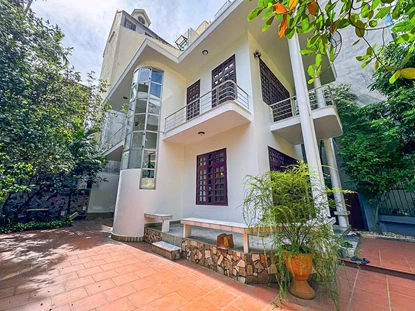 Beautiful and quiet villa with 3 bedroom on To Ngoc Van, Tay Ho
