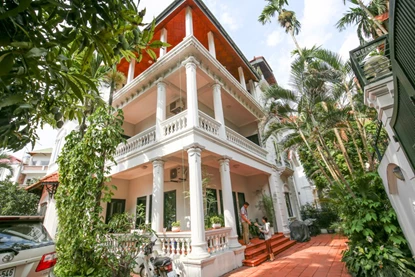 Huge villa with 6 bedrooms, private garden and swimming pool on To Ngoc Van Street, Tay Ho area
