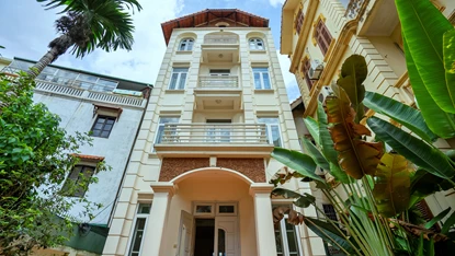 Nice 4 bedroom house for rent in To Ngoc Van, Tay Ho with a spacious courtyard, car access