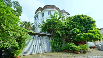 Gorgeous 5 bedroom villa with a spacious terrace and swimming pool for rent in Tay Ho center - Westlake