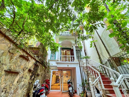 House for rent with garden, 4 bedrooms on To Ngoc Van street