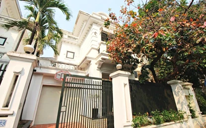 Bright and modern 05 Bedroom villa with yard/garden for rent in Block D, Ciputra Hanoi