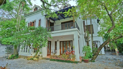 French style villa with awesome courtyard for rent on Xuan Dieu street, Tay Ho, Hanoi 