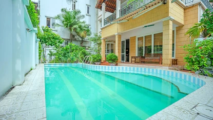 Centrally located 4 bedrooms villa with swimming pool for rent on Xuan Dieu, Tay Ho, Hanoi 