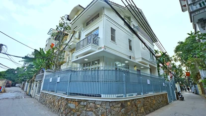 Newly renovated 4 bedroom house for rent in Dang Thai Mai, Tay Ho