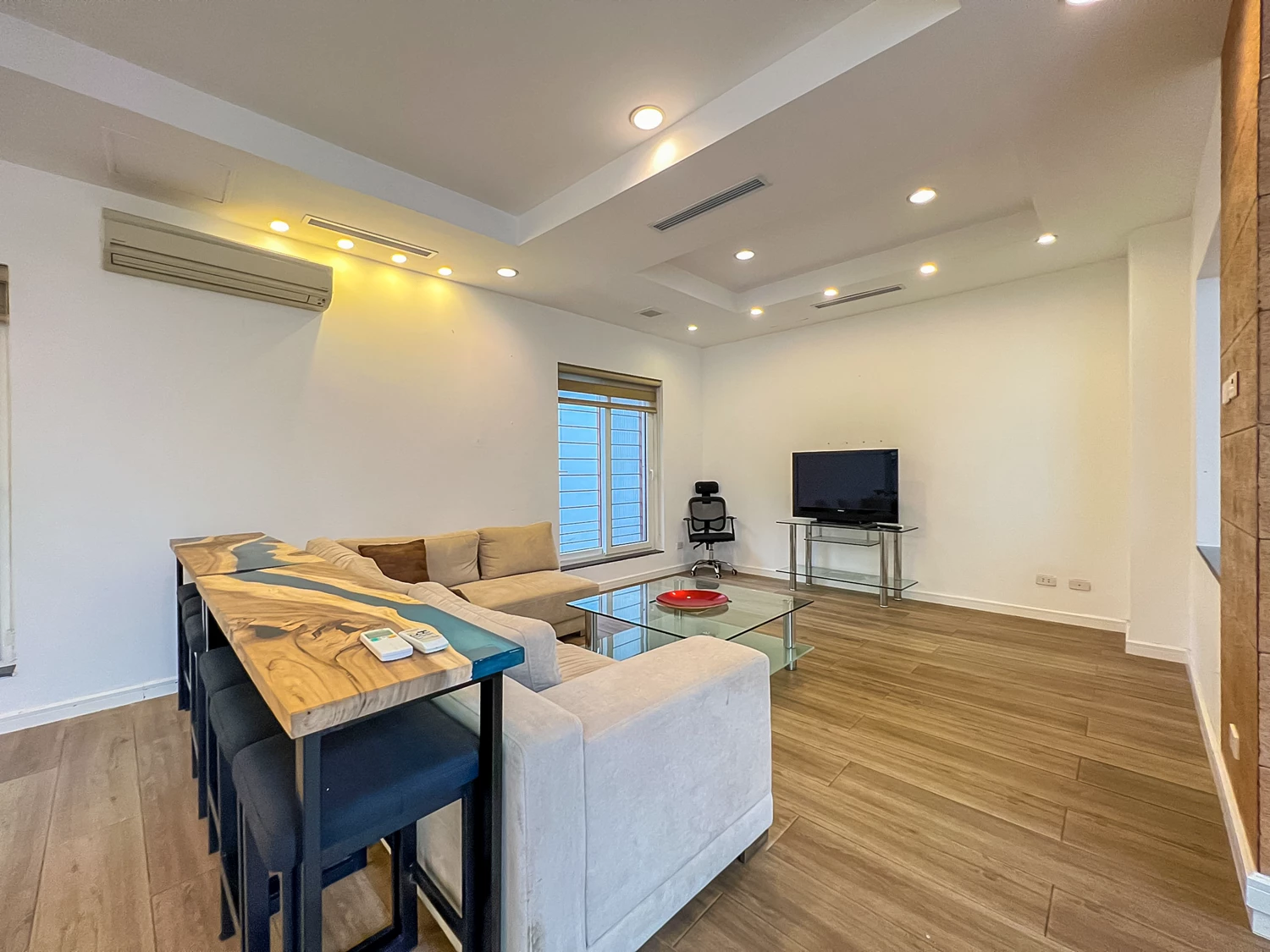 Nice 2 bedroom house with good quality furniture for rent in Tay Ho