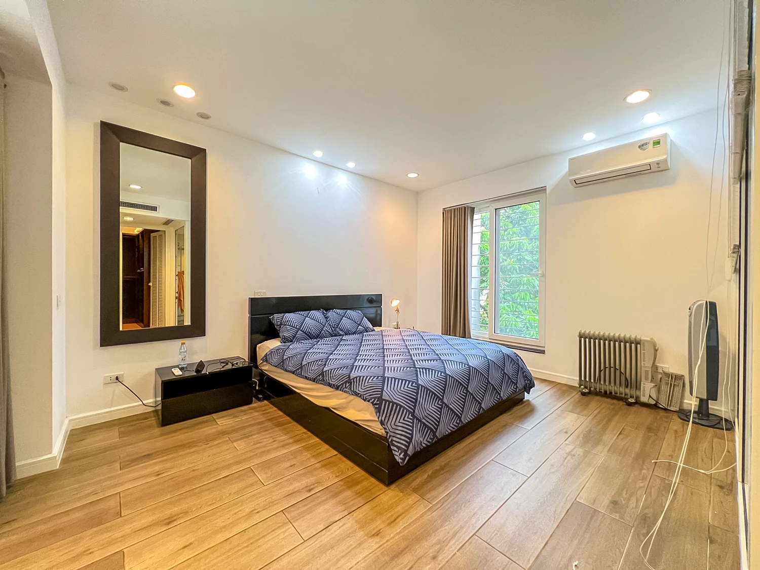 Nice 2 bedroom house with good quality furniture for rent in Tay Ho