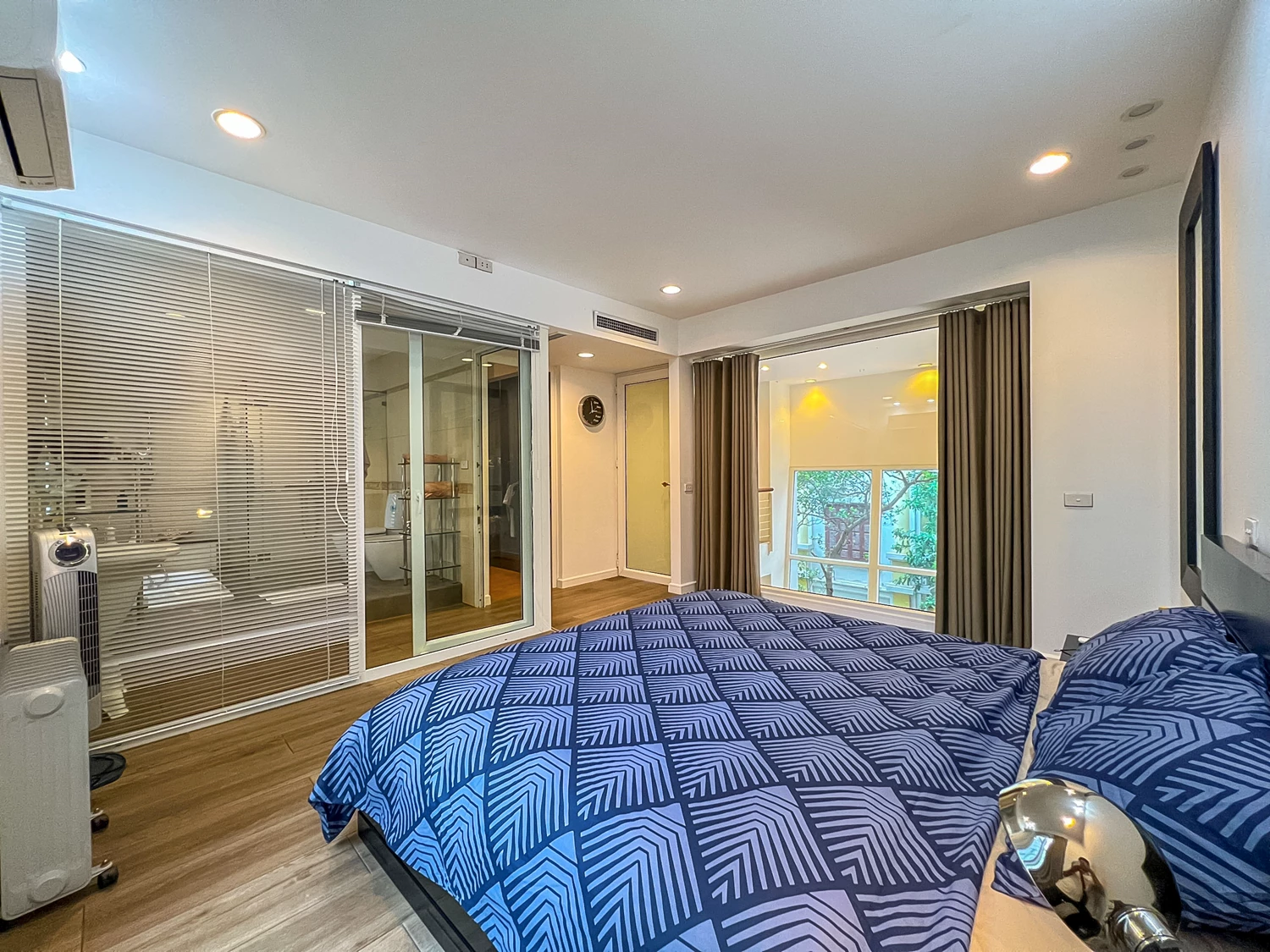 Nice 2 bedroom house with good quality furniture for rent in Tay Ho