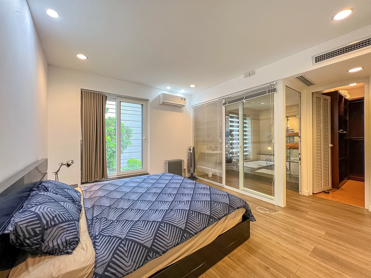 Nice 2 bedroom house with good quality furniture for rent in Tay Ho