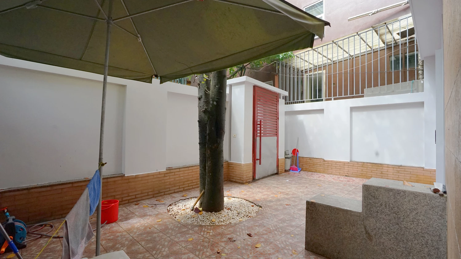 Nice 2 bedroom house with good quality furniture for rent in Tay Ho