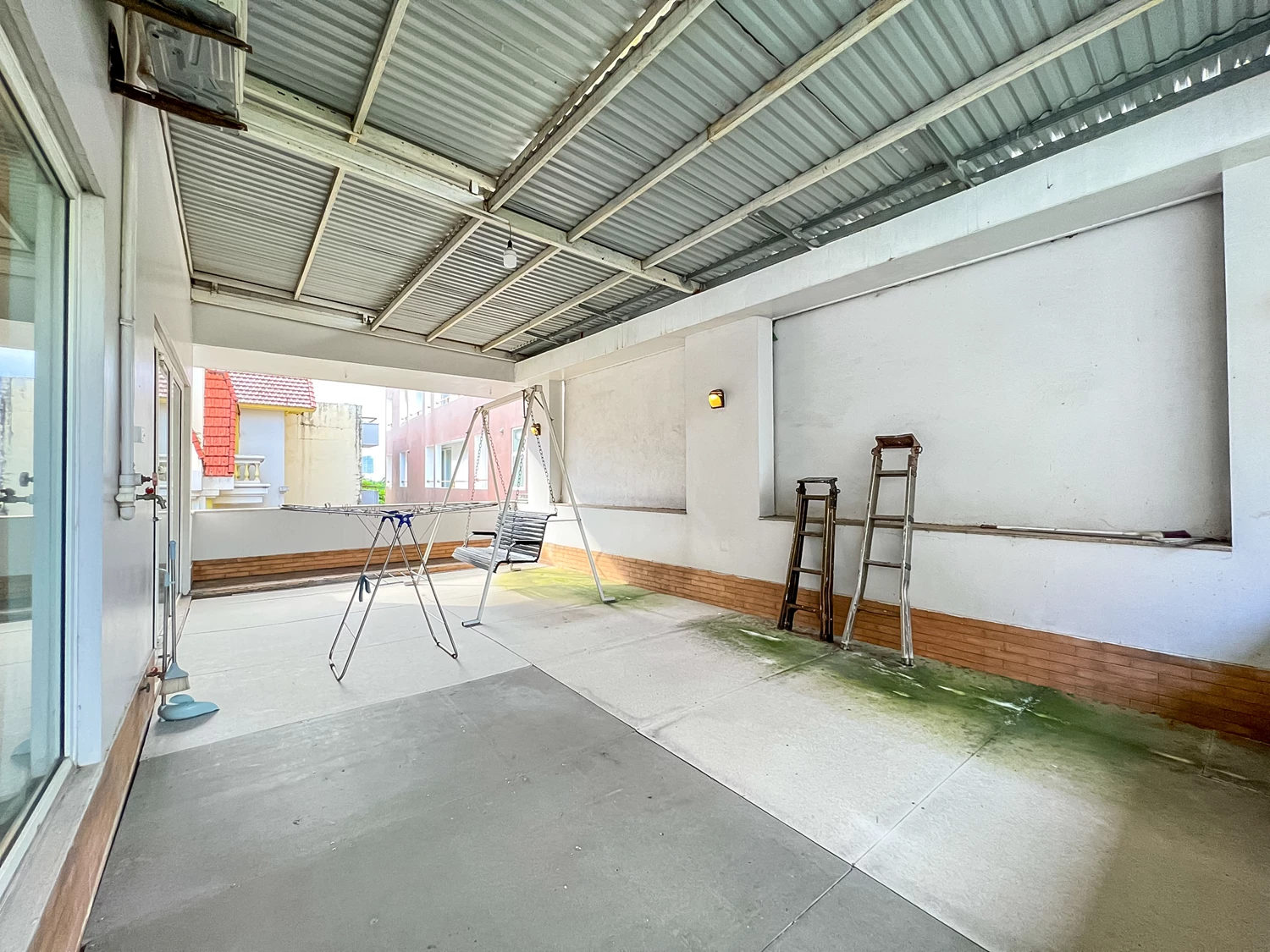 Nice 2 bedroom house with good quality furniture for rent in Tay Ho