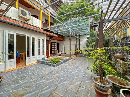 Spacious yard 3 bedroom house for rent in Dang Thai Mai, Tay ho