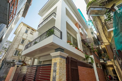 Gorgeous 4 bedroom villa with swimming pool for rent in Dang Thai Mai