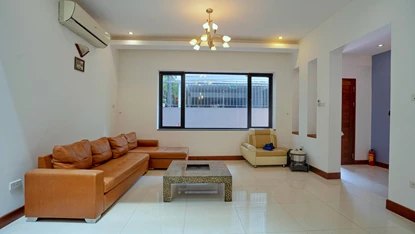 Nice house with 4 bedrooms and 4 private bathrooms for rent on Tay Ho street