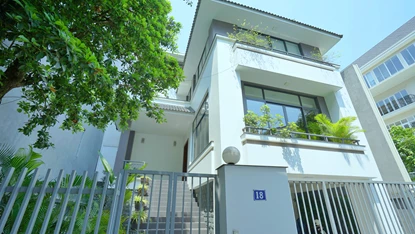 Spectacular 5 bedroom villa for rent in Tay Ho with swimming pool, car access
