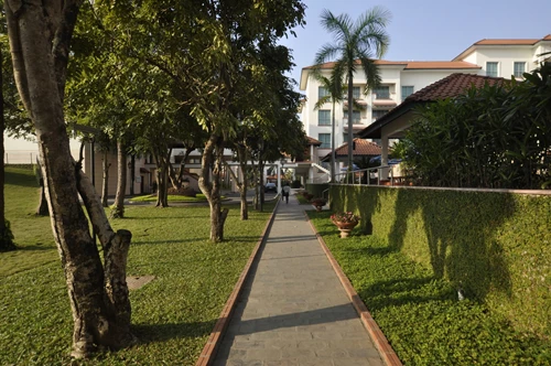 Diamond Westlake Suites