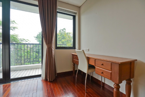 Lake view and spacious 2 bedroom apartment for rent on Xuan Dieu street, Tay Ho
