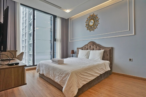 Luxury 2 bedroom apartment for rent in Vinhomes Metropolis, Lieu Giai, Ba Dinh