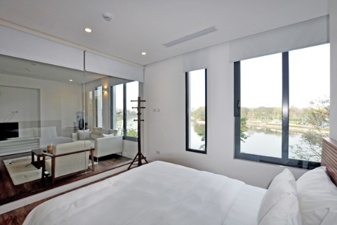 Lake views 1 bedroom apartment for rent in Hai Ba Trung, Hanoi near Thong Nhat park
