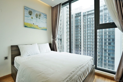 High floor 2 bedroom apartment for rent in Vinhomes Metropolis, Lieu Giai, Ba Dinh