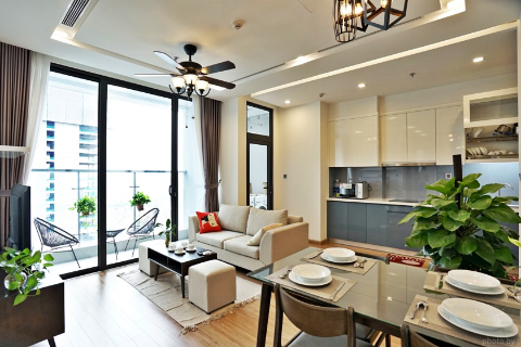 High floor 2 bedroom apartment for rent in Vinhomes Metropolis, Lieu Giai, Ba Dinh