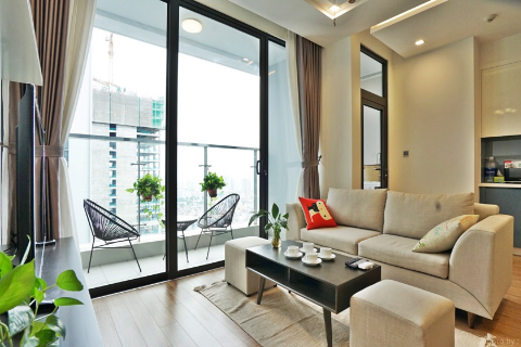 High floor 2 bedroom apartment for rent in Vinhomes Metropolis, Lieu Giai, Ba Dinh