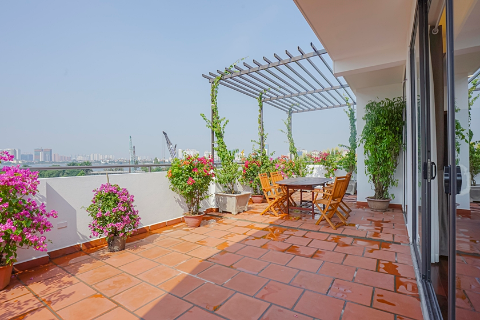 Spacious 2 bedroom apartment with a huge balcony and swimming pool for rent in Tay Ho