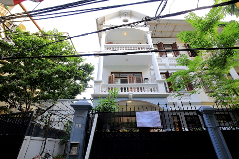 Stunning 4 bedroom house for rent in Tay Ho with spacious courtyard, car access