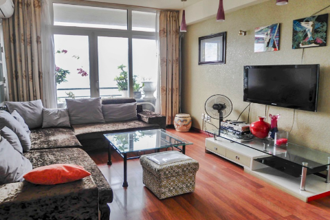 High-floor apartment with 2 bedrooms for rent in Quan Thanh, Ba Dinh