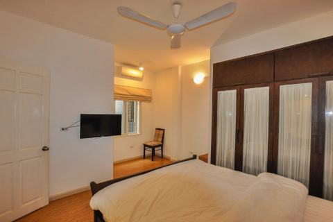 Good price 2 bedroom apartment for rent on Kim Ma street, Ba Dinh, Hanoi