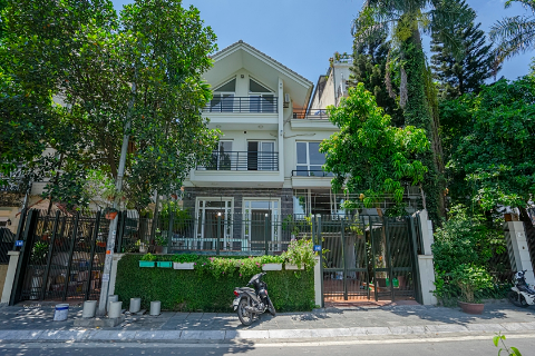 Modern style villa with swimming pool for rent in Tay Ho, near Sheraton Hanoi Hotel
