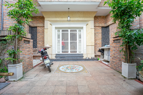 Well designed 5 bedroom villa with big outside yard for rent in Tay Ho, close to InterContinental Hà Nội Westlake