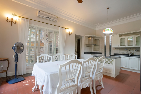 Well designed 5 bedroom villa with big outside yard for rent in Tay Ho, close to InterContinental Hà Nội Westlake