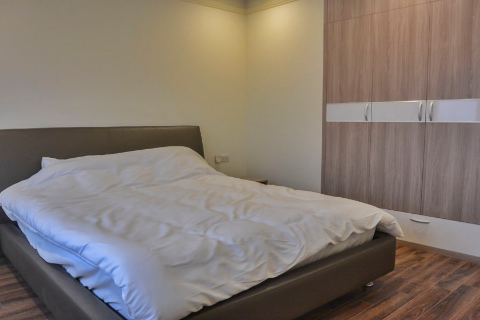 For rent brightly 4 bedroom apartment in Doi Can, Ba Dinh